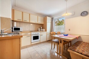 Fridge, microwave, oven, stovetop - Apartment '3' with Wi-Fi (Cuxhaven)