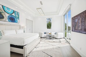 5 bedrooms, iron/ironing board, WiFi, bed sheets