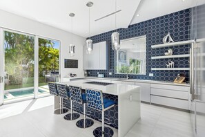 Micro-ondes, four, plaque de cuisson, lave-vaisselle