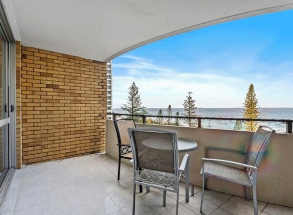 Outdoor dining - The Sands Beachfront city centre (Surfers Paradise)