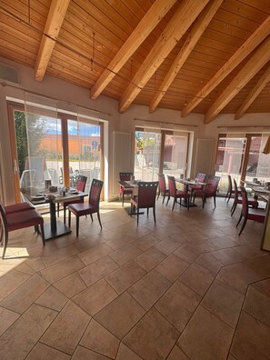 Daily buffet breakfast for a fee - Boutique & Wellness Hotel Thalmässing (Thalmässing)