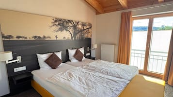 Suite, balcón, vista a la colina | Escritorio y wifi gratis