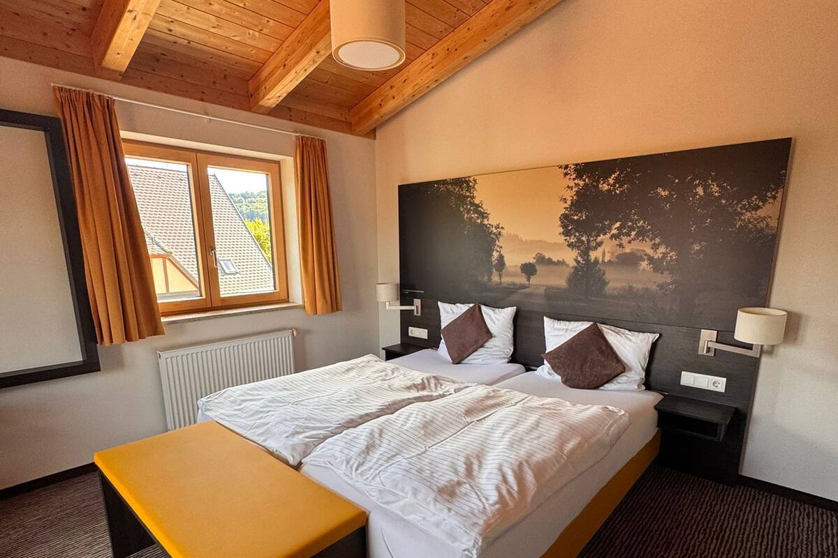 Suite, Balcony, Hill View | Living area