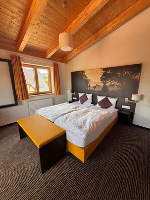 ห้องสวีท, ระเบียง, วิวภูเขา | บริเวณ�นั่งเล่น