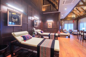 Penthouse, Balcony, River View | Living area