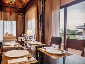 Family dining - S48 River Ping Hotel (Chiang Mai)