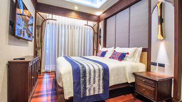 Family Suite, Balcony, City View | In-room safe, desk, blackout drapes, iron/ironing board