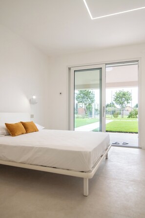 1 bedroom, travel cot, free WiFi, bed sheets