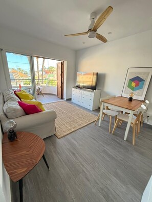 Smart TV - Two Bedroom cosy apartment in San Javier, minutes from the beach. (Santiago de la Ribera)