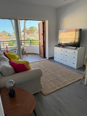 Smart TV - Two Bedroom cosy apartment in San Javier, minutes from the beach. (Santiago de la Ribera)