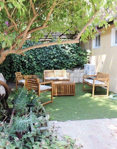 3-bedroom Oasis in Jerusalem with Outdoor Space