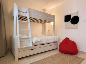 3 chambres, fer et planche à repasser, lit parapluie, Wi-Fi