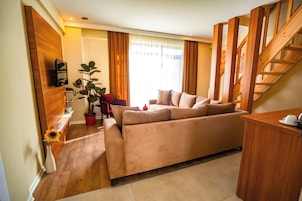 Caja fuerte, escritorio, tabla de planchar con plancha y wifi gratis