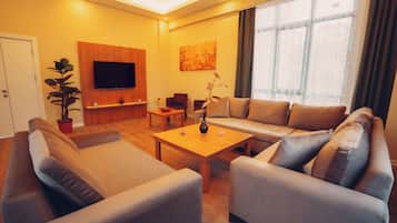 セーフティボックス (室内)、デスク、アイロン / アイロン台、WiFi (無料)