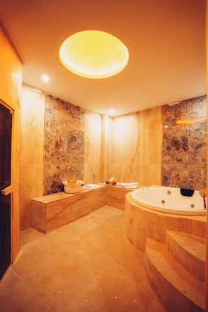Villa Exclusive | Salle de bain | Articles de toilette gratuits, sèche-cheveux, chaussons