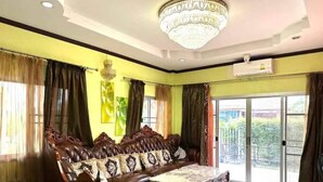 TV - Pattaya Pool Villa 3 Bedrooms (Muang Pattaya)