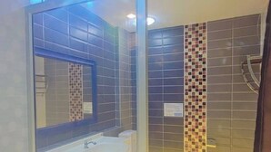 Shower - Pattaya Park Apartment (Muang Pattaya)