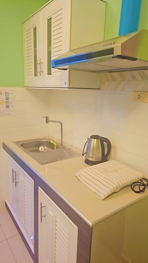 Fridge, microwave, stovetop