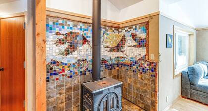 A Chena Dream Alaskan Retreat - Northern Lights viewing, Soaking Tub, Game Room