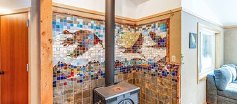 A Chena Dream Alaskan Retreat - Northern Lights viewing, Soaking Tub, Game Room