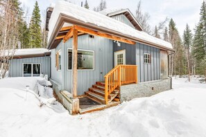 Exterior - A Chena Dream Alaskan Retreat - Northern Lights viewing, Soaking Tub, Game Room (Fairbanks)