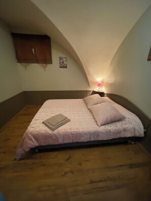 1 bedroom, iron/ironing board, Internet