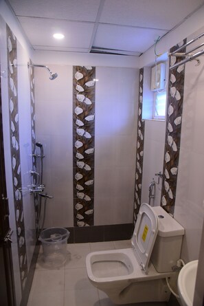 Deluxe Room | Bathroom - Hotel Lily Inn, Bhubaneshwar (Bhubaneshwar)