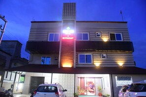 Fachada de la propiedad