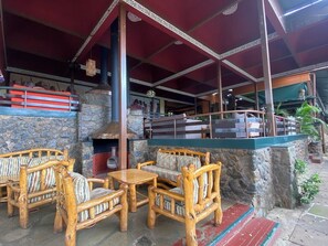 Bar (on property) - Maasai Lodge (Nairobi)