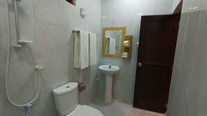 Chambre Deluxe double, vue sur le jardin | Fer et planche à repasser, accès au Wi-Fi (inclus)