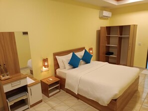 Chambre Deluxe double, vue sur le jardin | Fer et planche à repasser, accès au Wi-Fi (inclus)