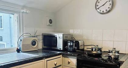 3-bed Seaside Haven - Sleeps 7 & Pet Friendly