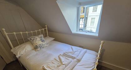 3-bed Seaside Haven - Sleeps 7 & Pet Friendly
