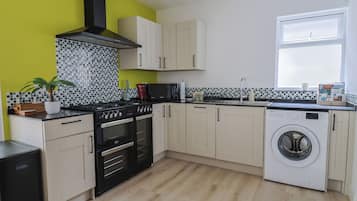 Cookware/dishes/utensils