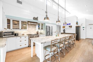 Fridge, microwave, oven, stovetop - NEW LISTING! Siesta Key Home w/ Pool + Hot Tub, 1 Min to Beach! (Siesta Key)