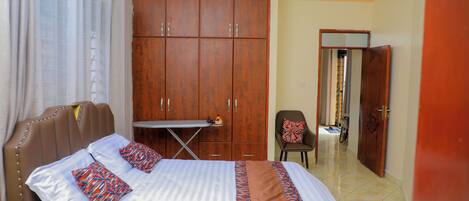 1 bedroom, iron/ironing board, internet, bed sheets