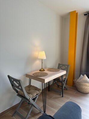 Apartament bàsic, 2 llits individuals | Wifi gratuïta