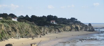 House 300 metres from the thalasso and beaches