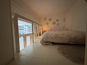 1 bedroom, iron/ironing board, Internet, bed sheets