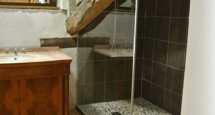 Spacious cozy and pet friendly Gîte (6pers with 3 bdrms/2 baths/3 toilets).