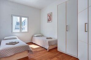 Familien-Penthouse, 2 Schlafzimmer, 2 Bäder, Meerseite (The Perfect View Penthouse Design) | 2 Schlafzimmer, Bügeleisen/Bügelbrett, kostenloses WLAN, Bettwäsche