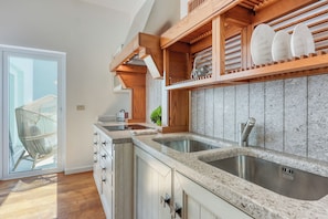 Family Penthouse, 2 Bedrooms, 2 Bathrooms, Sea Facing (The Perfect View Penthouse Design) | Private kitchen | Fridge, oven, stovetop, dishwasher