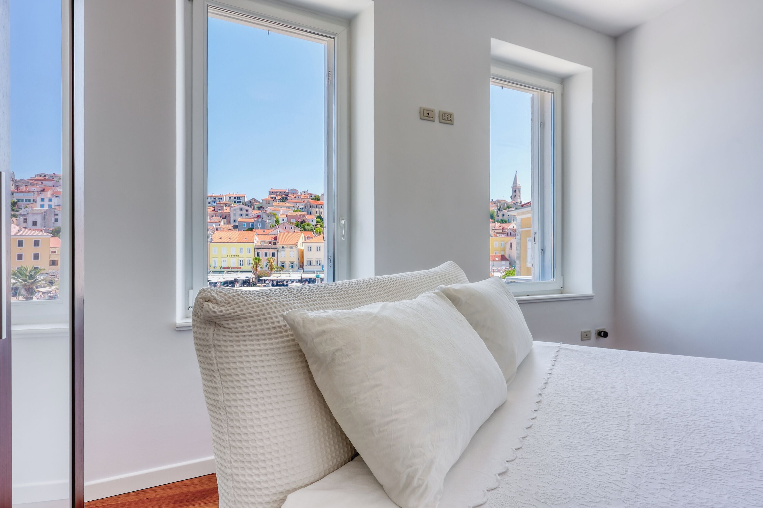 Penthouse dành cho gia đình, nhiều phòng ngủ, 2 phòng tắm (The Perfect View Penthouse Design) | 2 phòng ngủ, bàn ủi/dụng cụ ủi quần áo 
