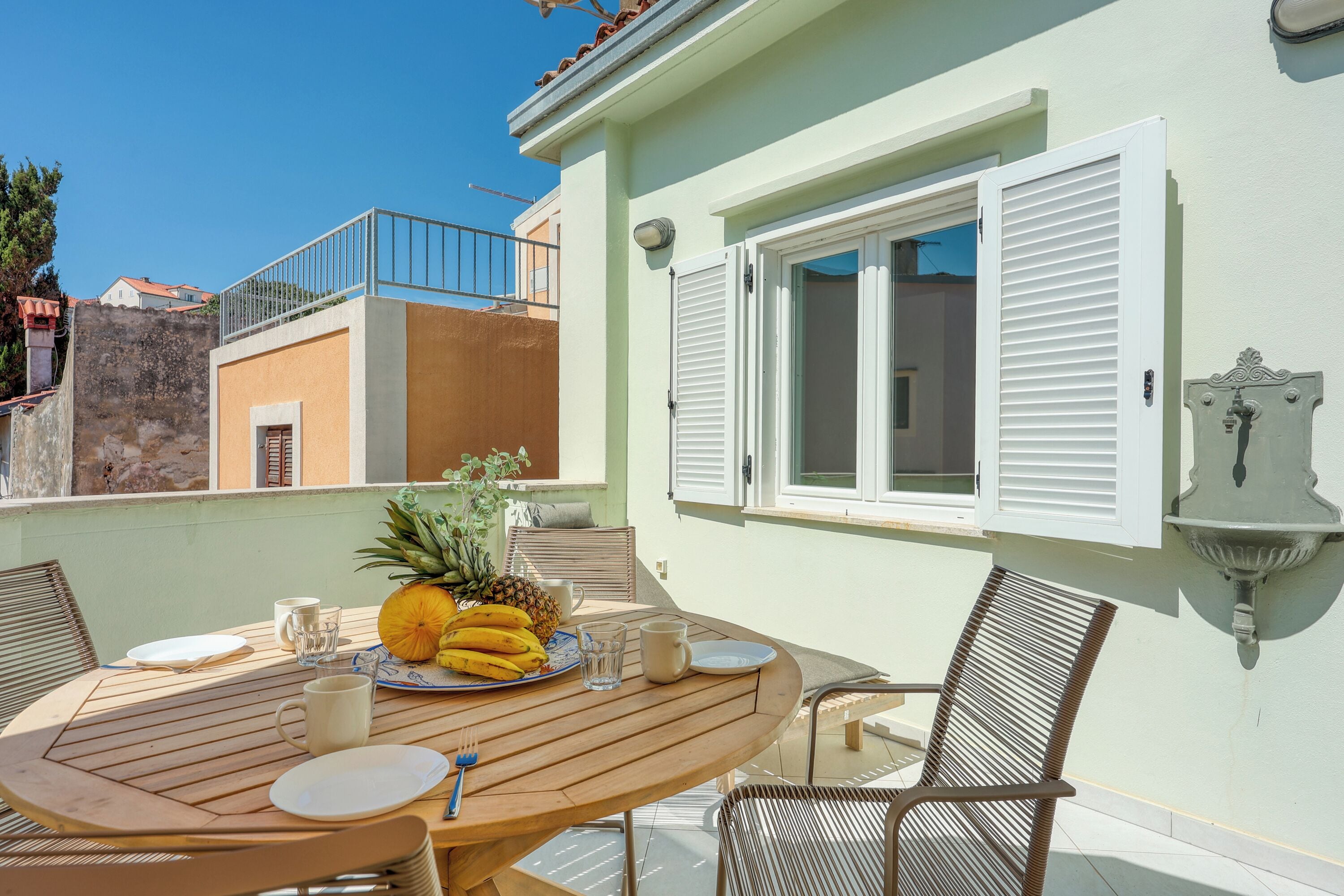 Family Penthouse, Multiple Bedrooms, 2 Bathrooms, Sea Facing (The Perfect View Penthouse Design) | Outdoor dining