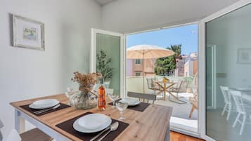 Family Penthouse, Multiple Bedrooms, 2 Bathrooms, Sea Facing (The Perfect View Penthouse Design) | Dining