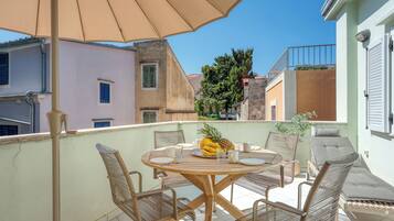 Tempat makan outdoor