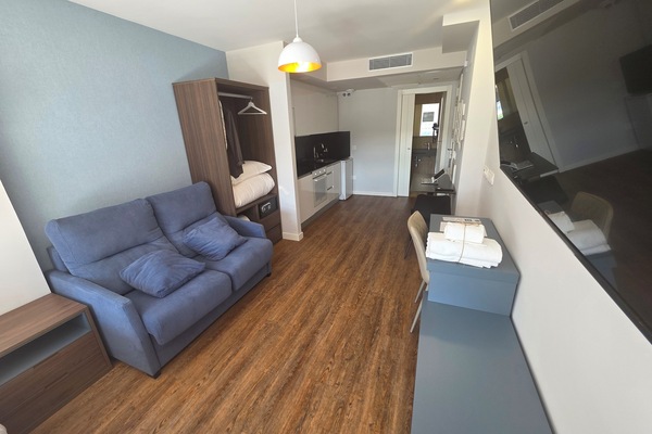 In-room safe, laptop workspace, iron/ironing board, free WiFi