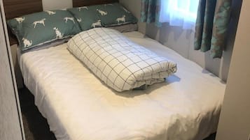 3 bedrooms, iron/ironing board, bed sheets