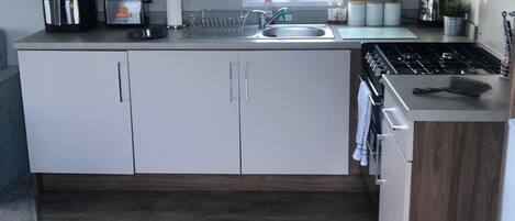 Refrigerador, microondas, horno, placa de cocina