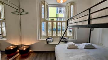 Desk, iron/ironing board, WiFi, bed sheets